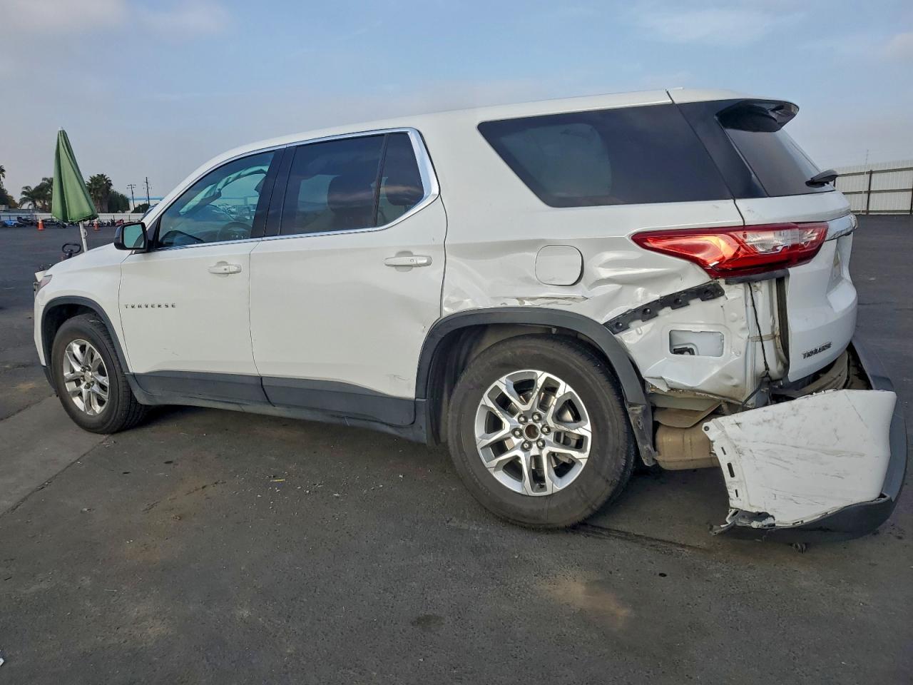 2021 Chevrolet Traverse Ls - Фото 2