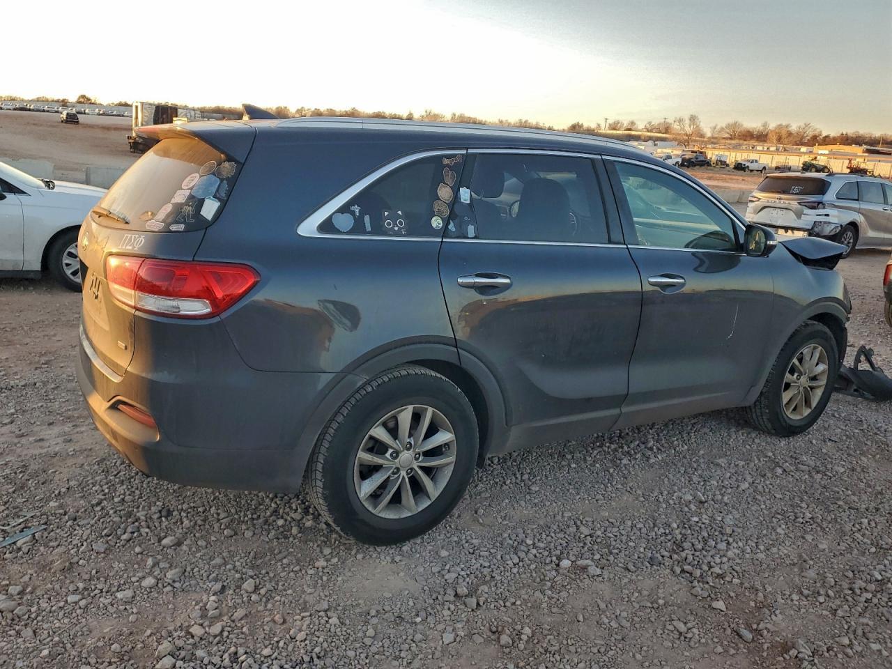 2017 Kia Sorento Lx - Image 3