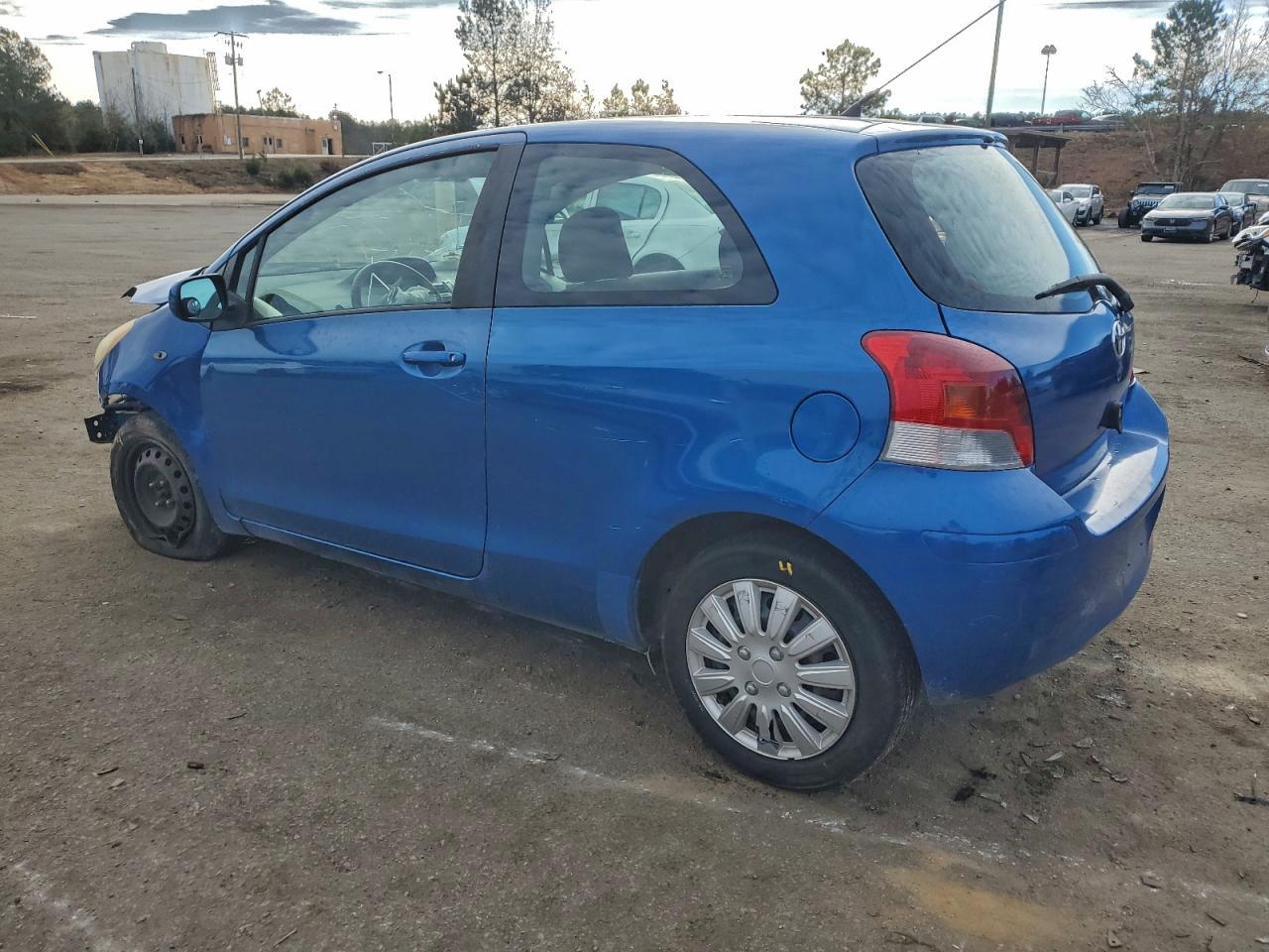 2010 Toyota Yaris - Image 2
