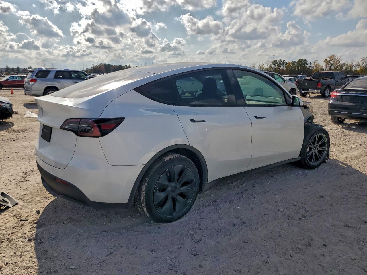 2024 Tesla Model Y - Фото 3