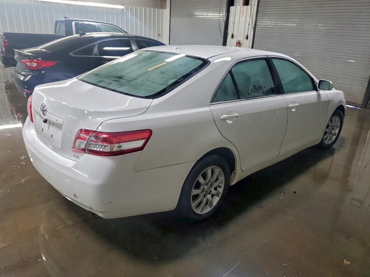 2010 Toyota Camry Le - Image 3