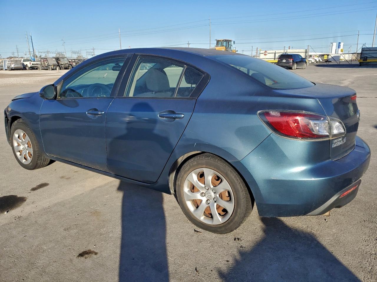 2011 Mazda 3 I - Image 2