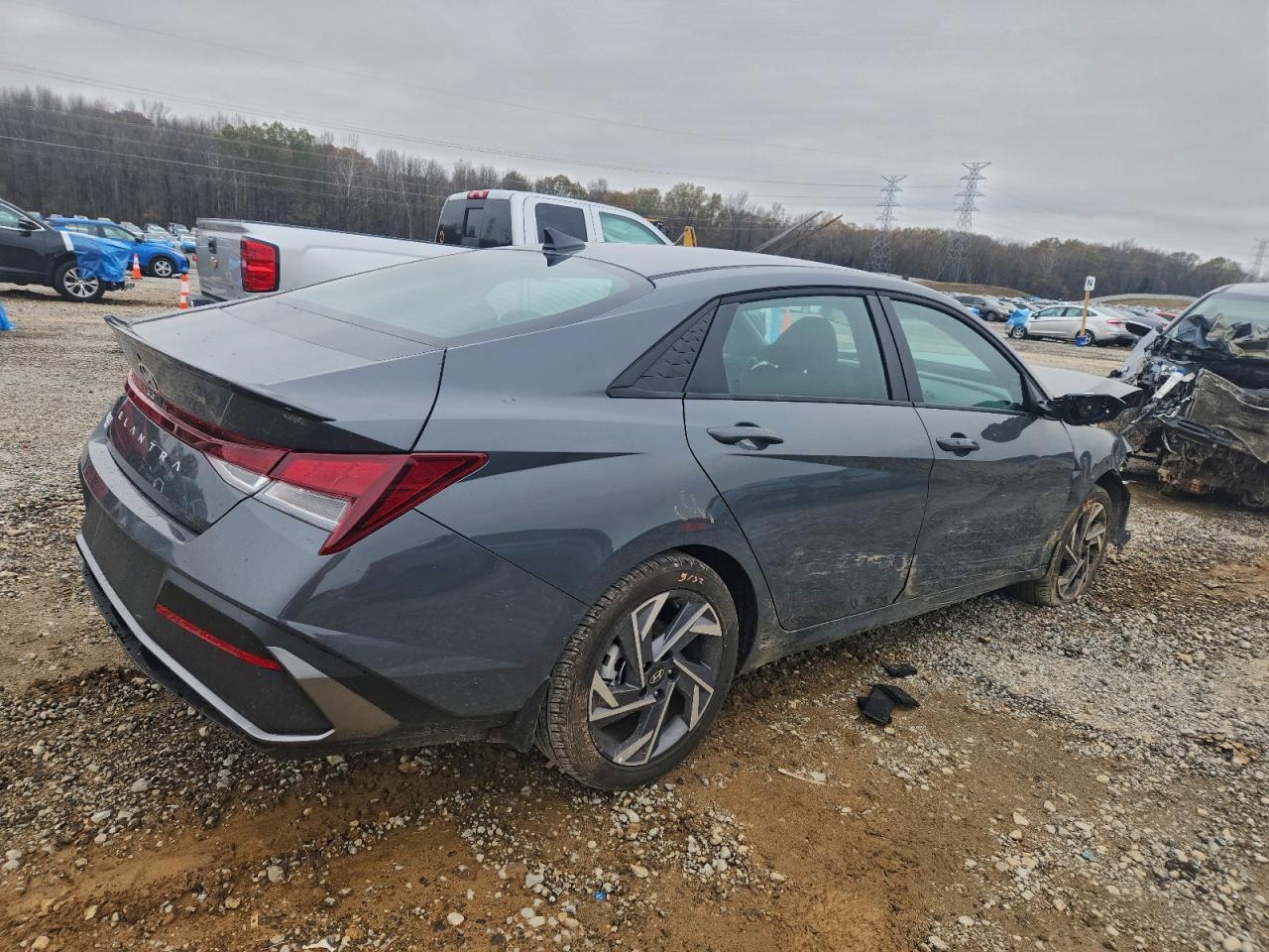 2025 Hyundai Elantra Sel Sport - Image 3