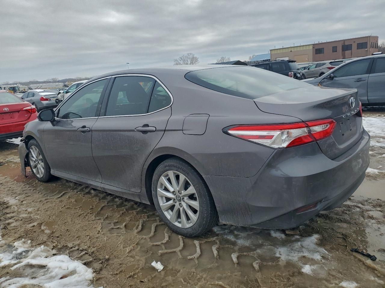 2018 Toyota Camry L - Фото 2