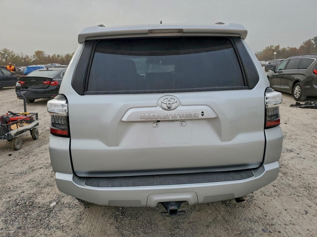 2022 Toyota 4Runner Sr5 - Image 7