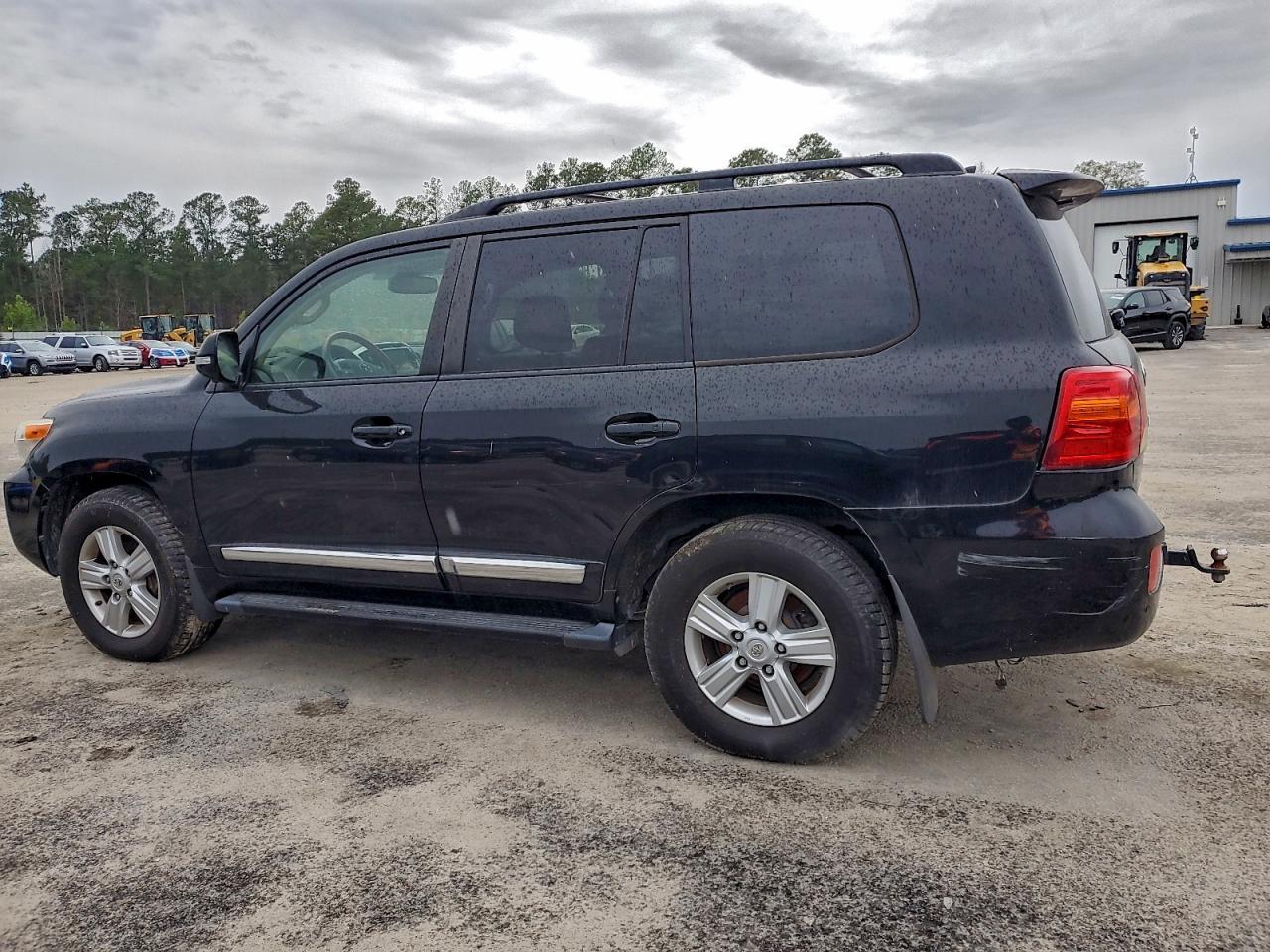 2014 Toyota Land Cruiser - Image 2