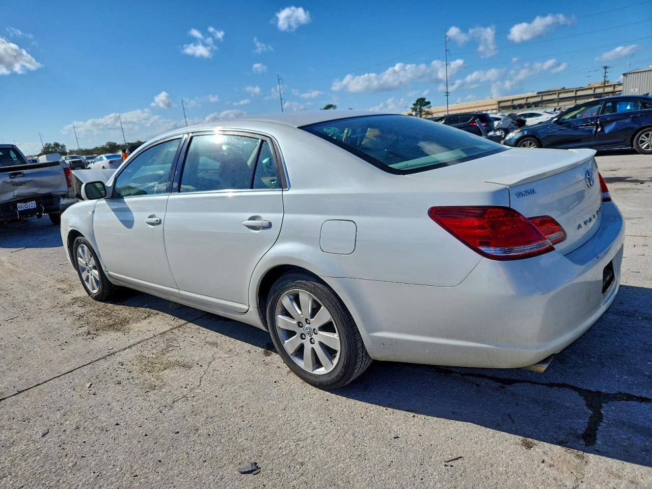 2007 Toyota Avalon Xls - Image 2