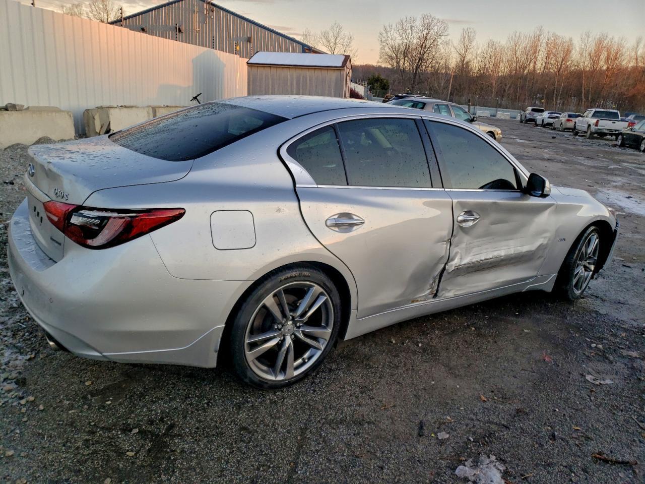2019 Infiniti Q50 Luxe - Image 3