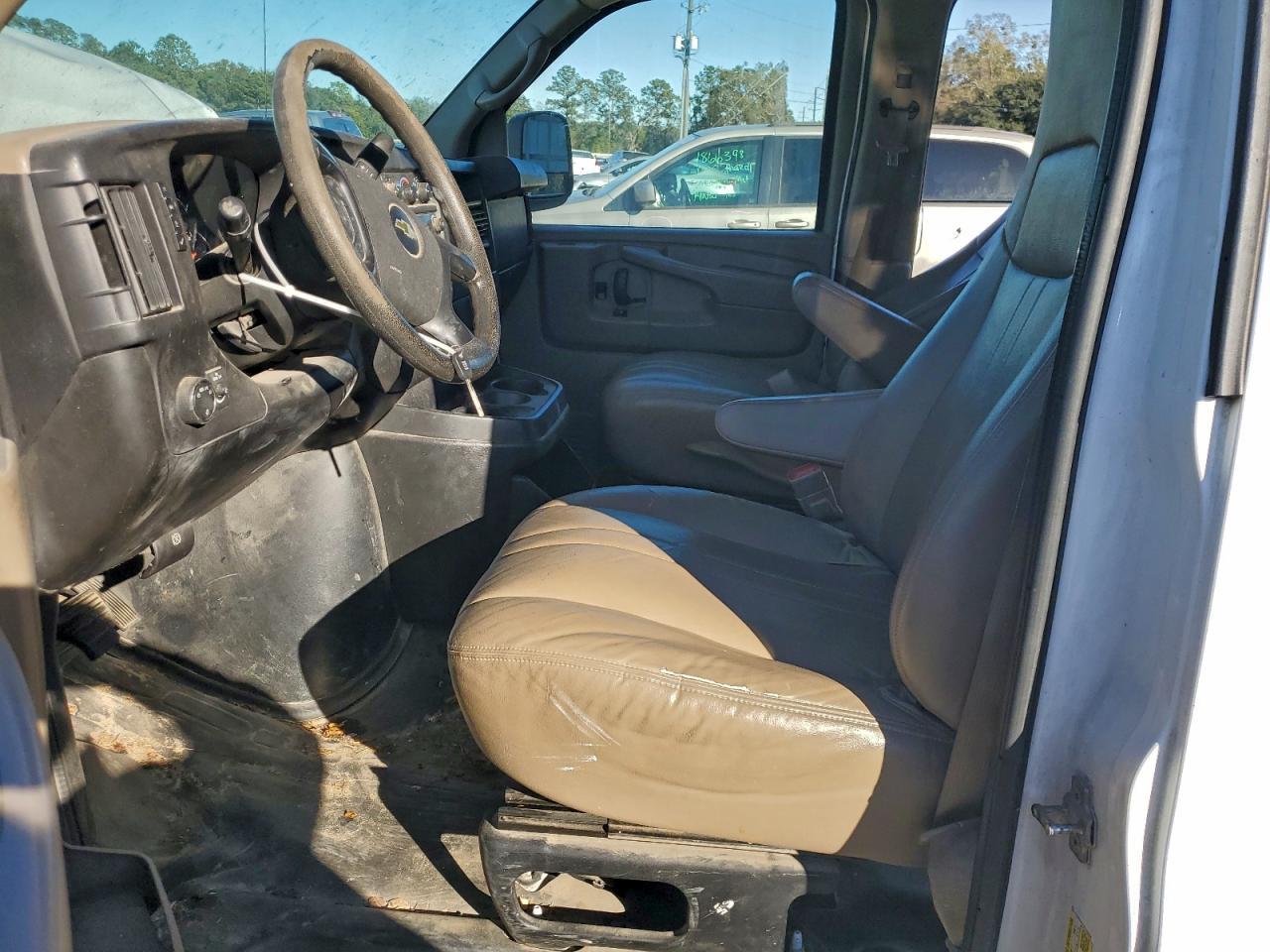 2015 Chevrolet Express G2500 - Фото 7