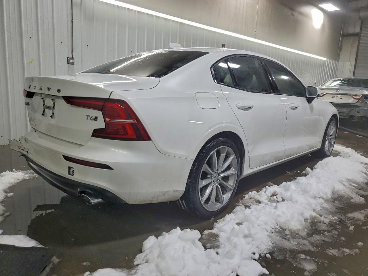 2021 Volvo S60 T6 Momentum - Image 3