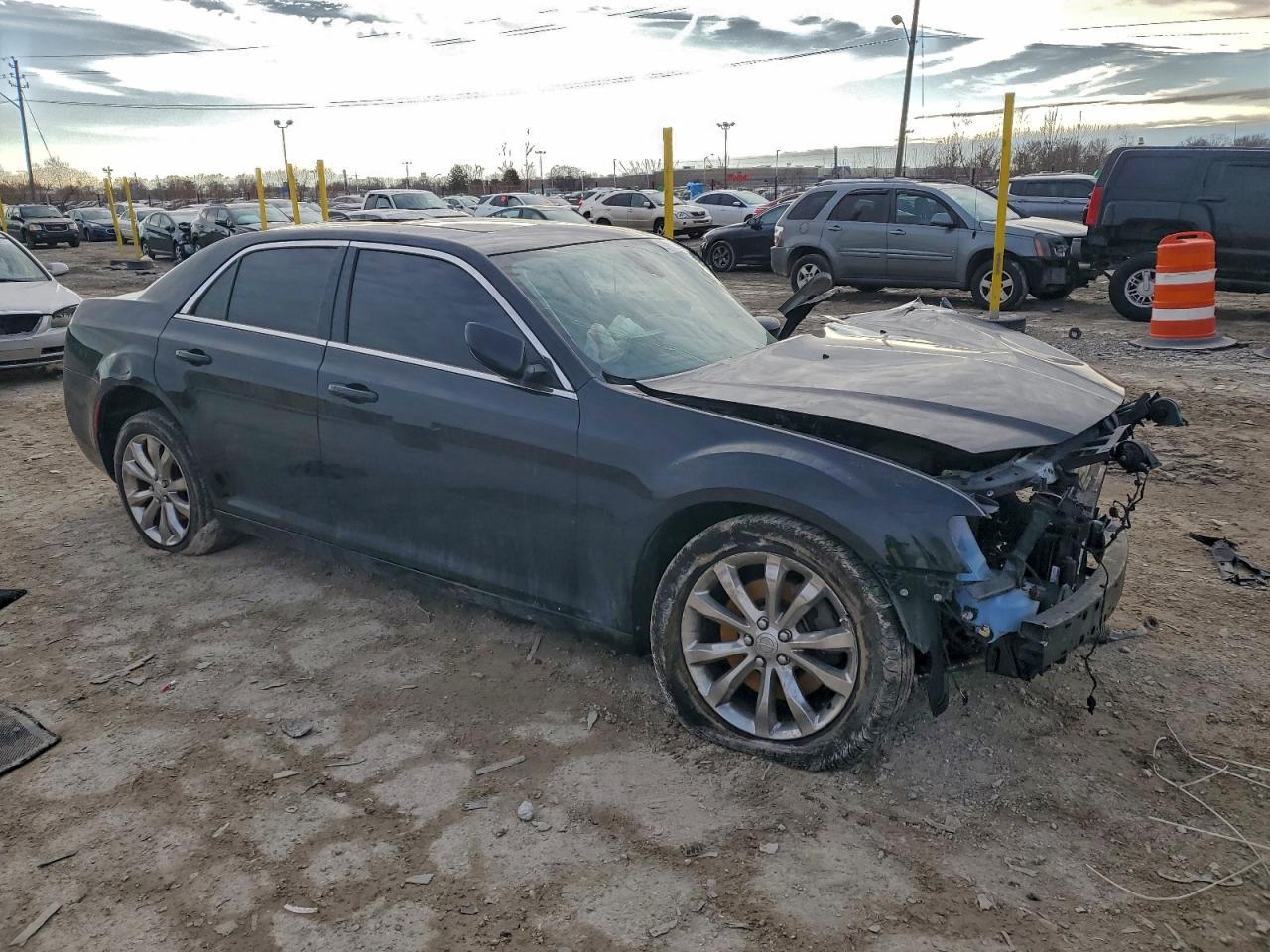 2019 Chrysler 300 Touring - Фото 4