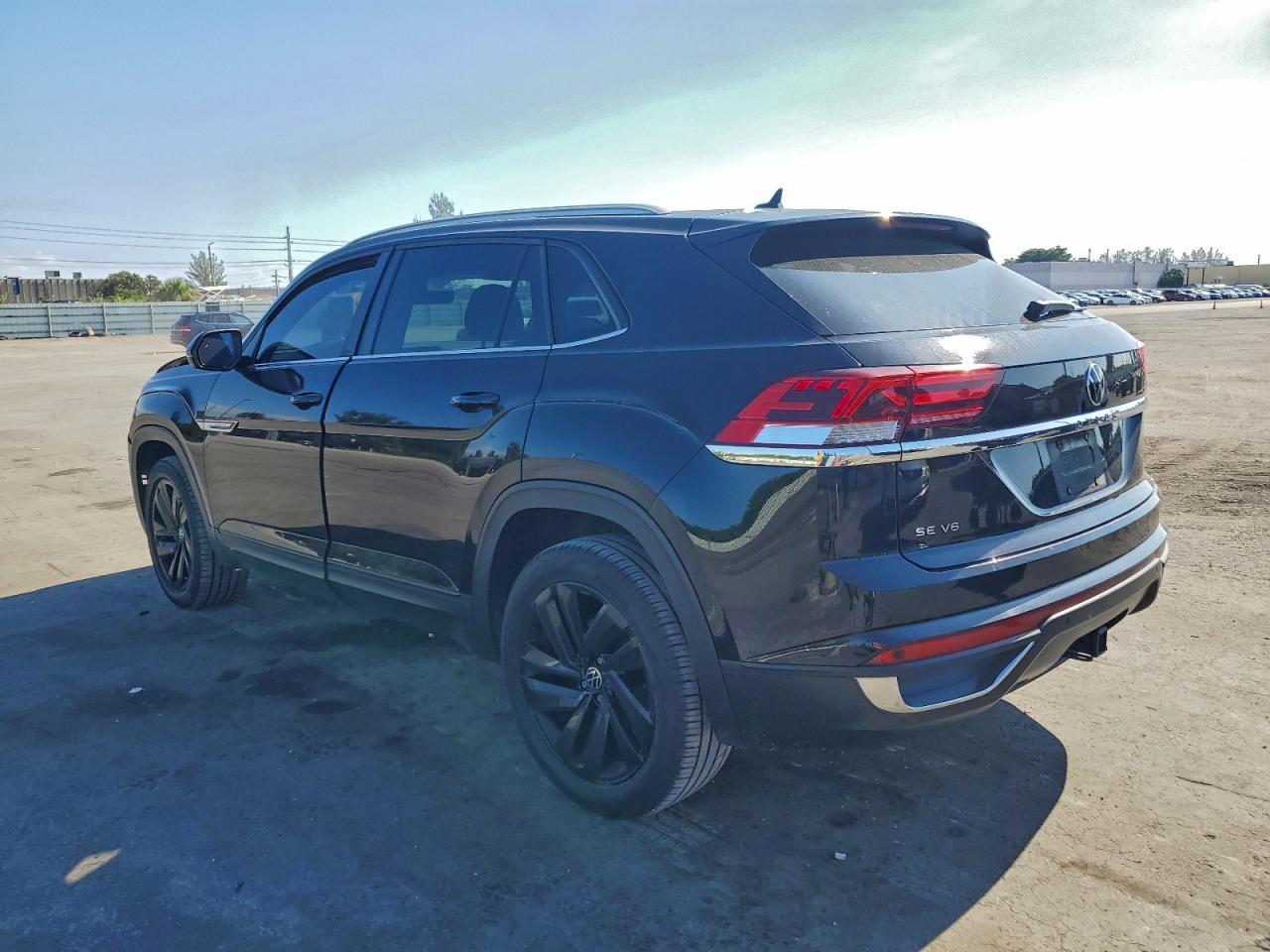 2022 Volkswagen Atlas Cross Sport Se - Фото 2