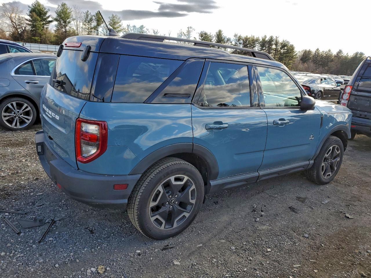 2021 Ford Bronco Sport Outer Banks - Image 3