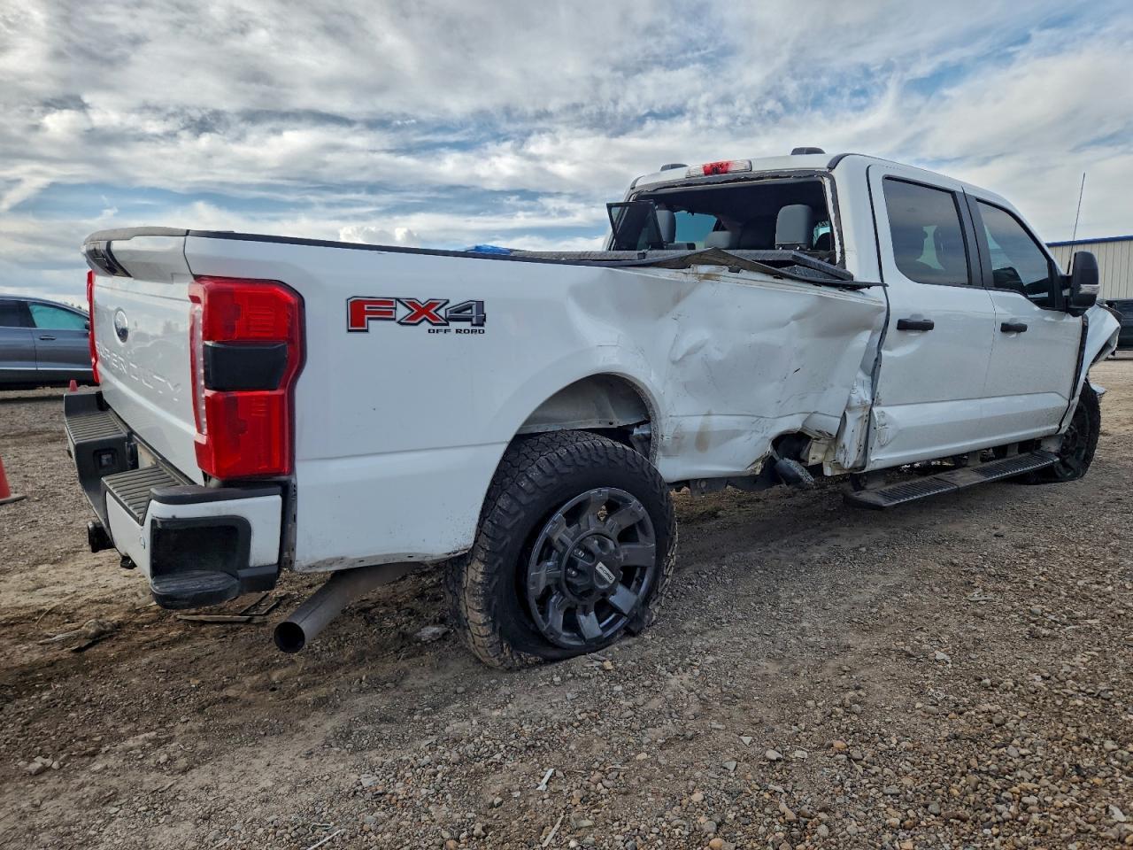 2023 Ford F250 Super Duty - Фото 3