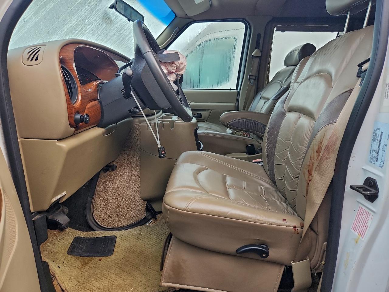 2004 Ford Econoline E150 Van - Image 7