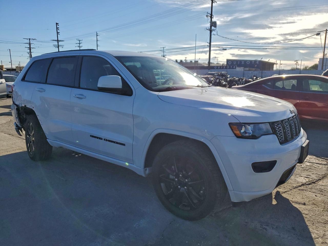 2020 Jeep Grand Cherokee Laredo - Image 4