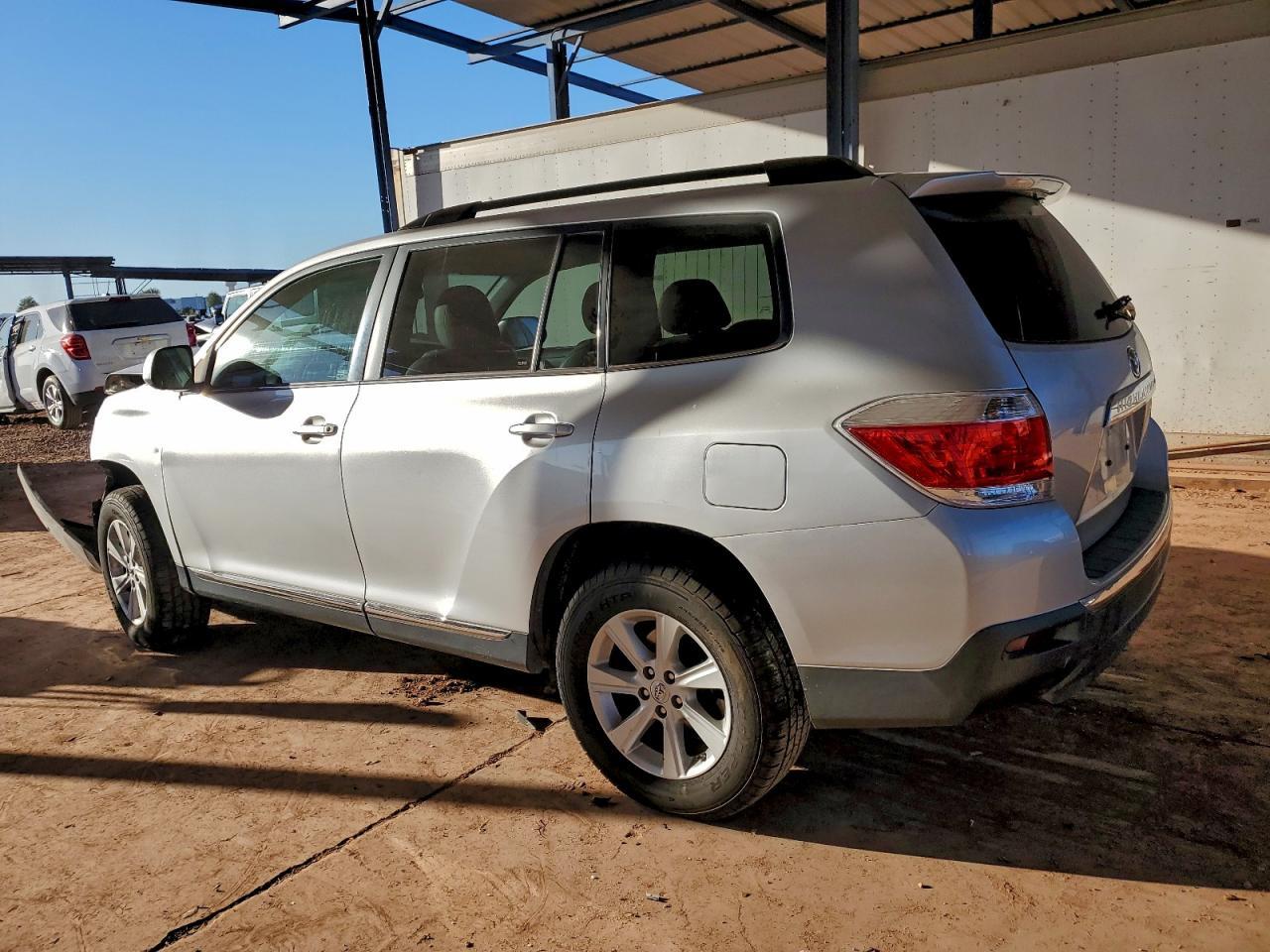 2013 Toyota Highlander Base - Image 2