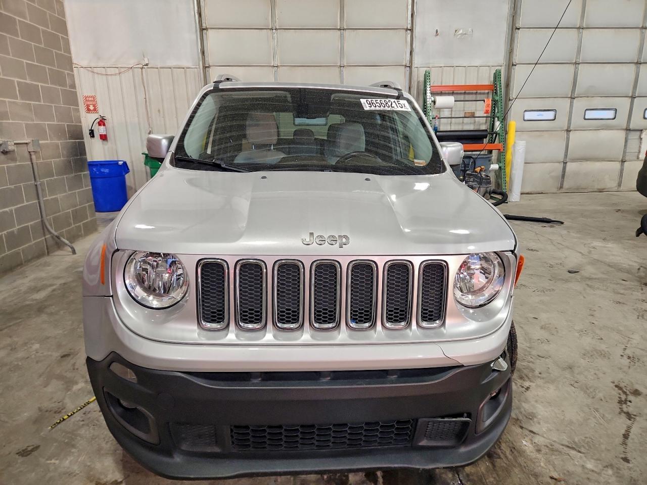 2015 Jeep Renegade Limited - Image 5