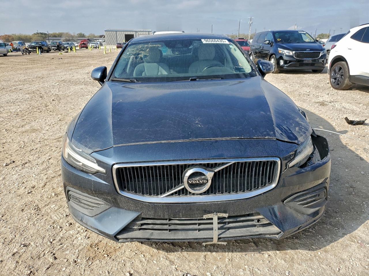 2020 Volvo S60 T5 Momentum - Image 5