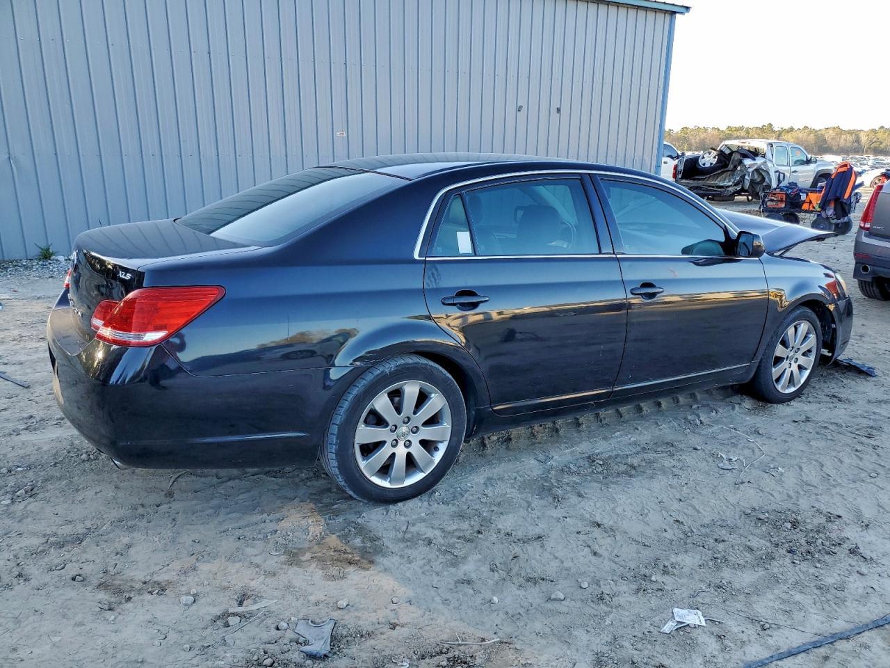 2005 Toyota Avalon Xls - Image 3