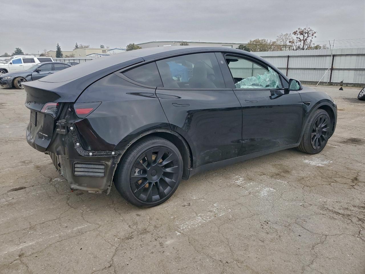 2023 Tesla Model Y - Image 3