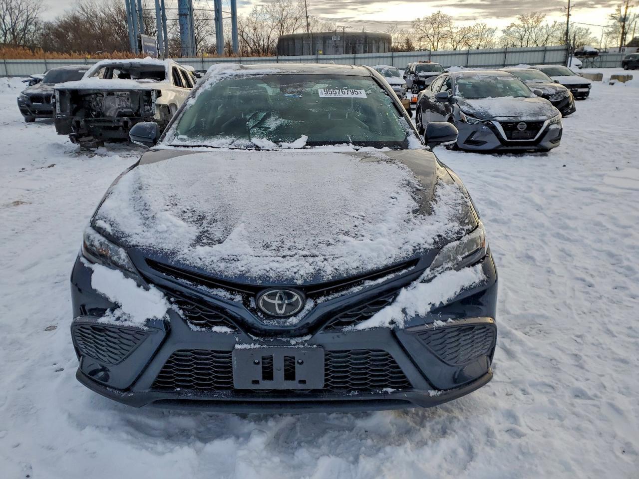 2021 Toyota Camry Se - Фото 5