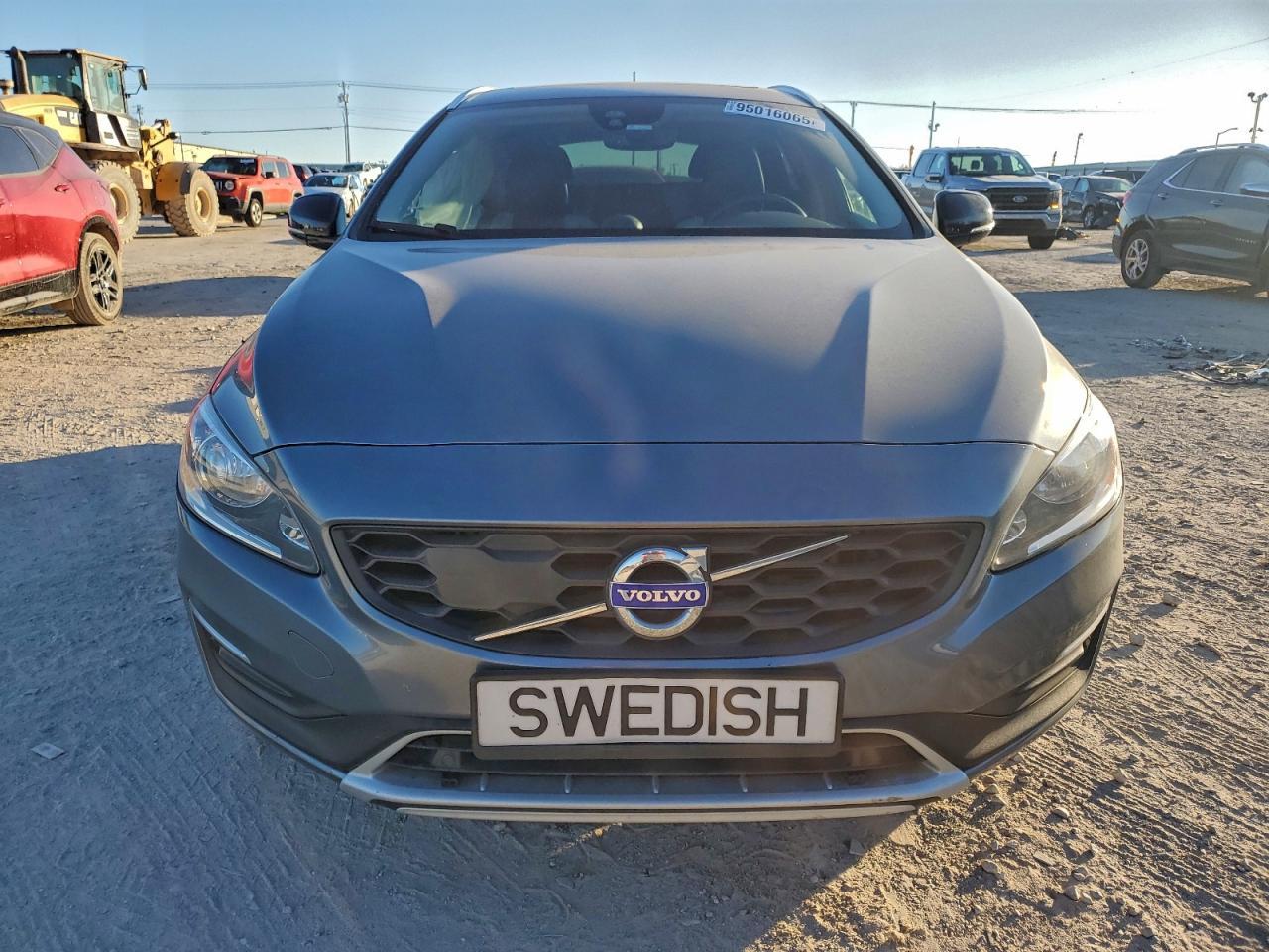 2017 Volvo V60 Cross Country Premier - Фото 5
