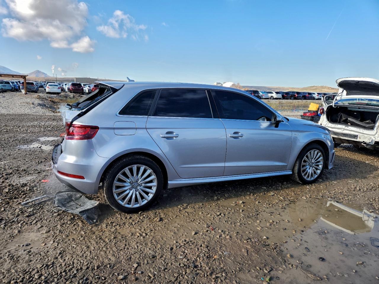 2016 Audi A3 E-Tron Premium Plus - Фото 3