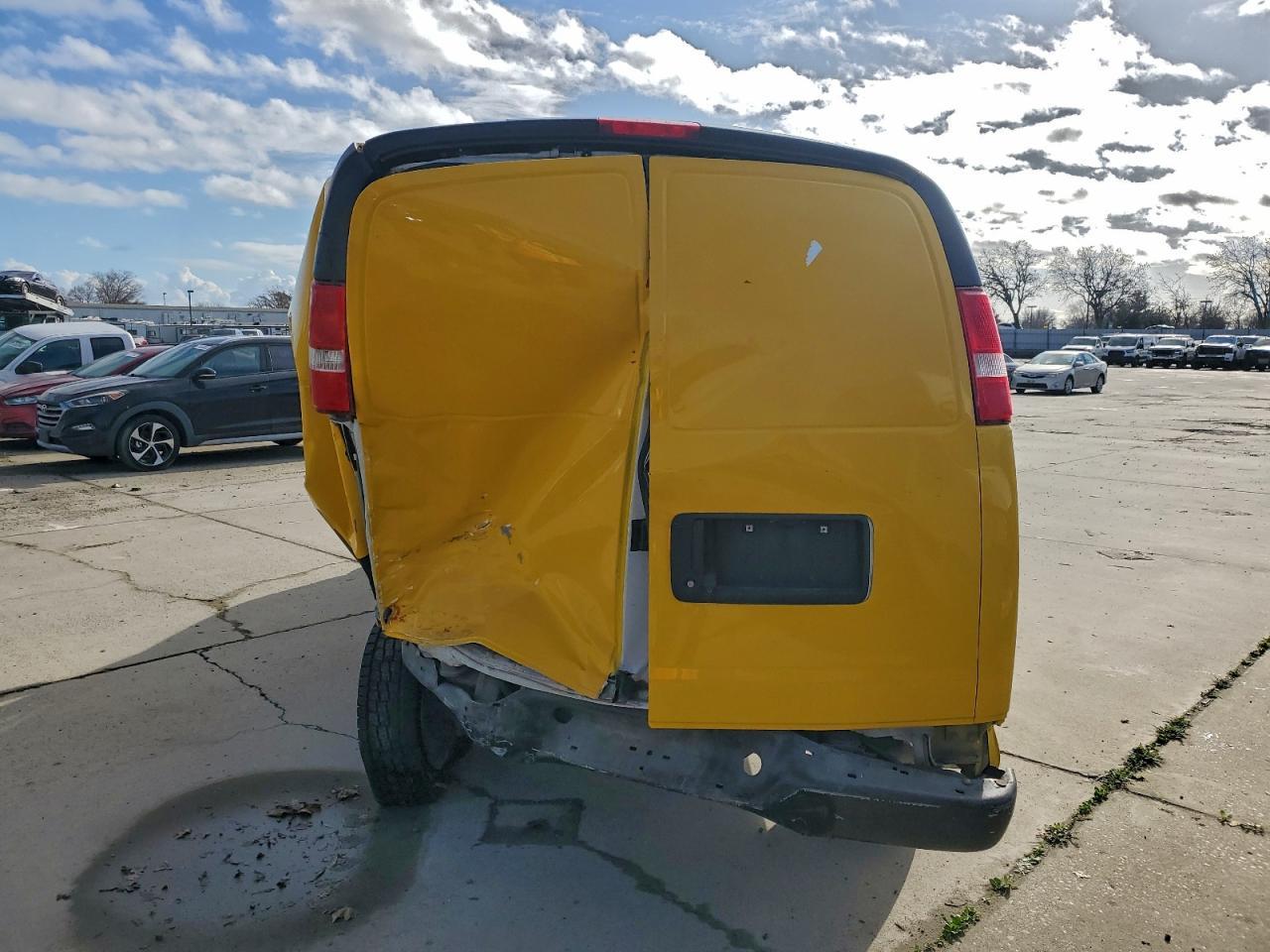 2017 Chevrolet Express G2500 - Image 6