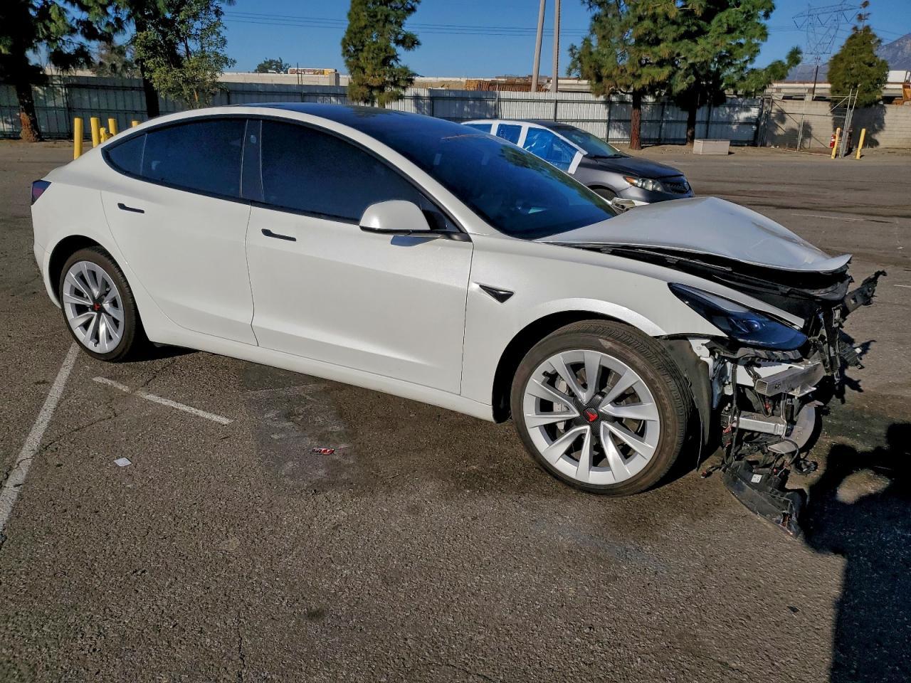 2022 Tesla Model 3 - Фото 4