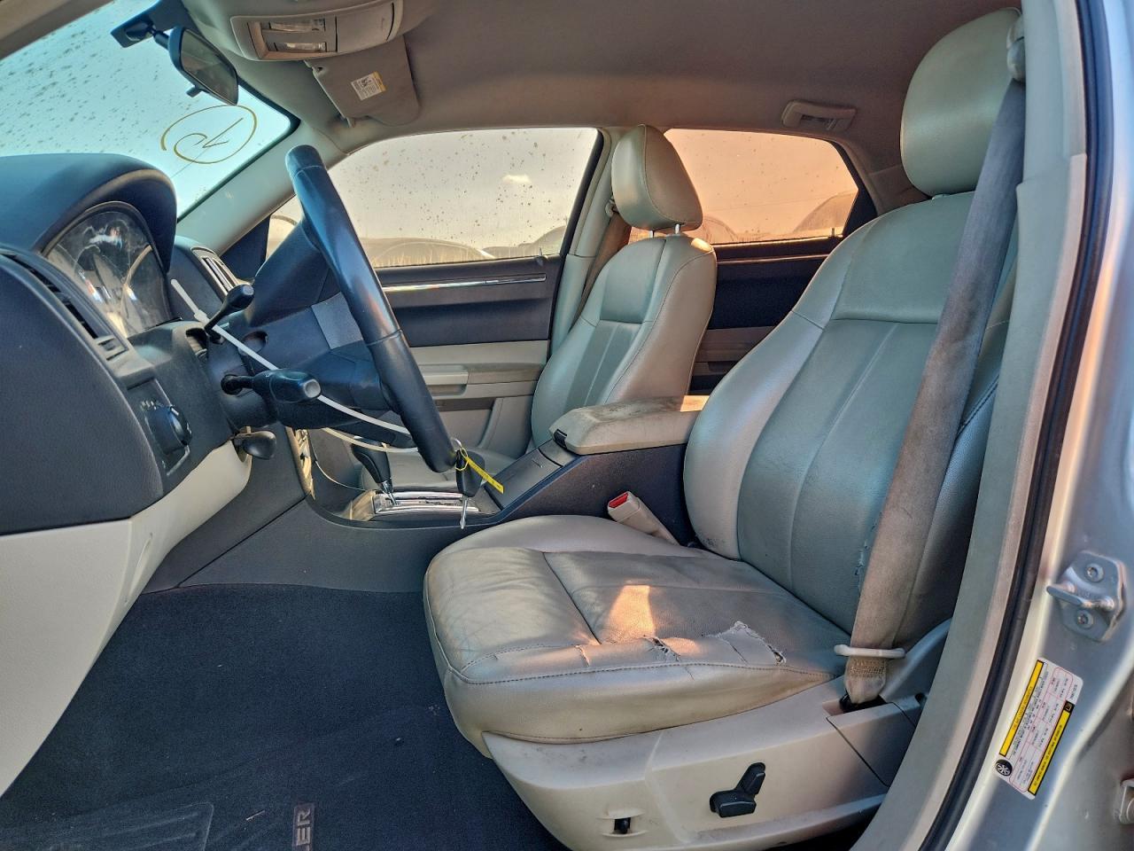 2007 Chrysler 300 Touring - Image 7