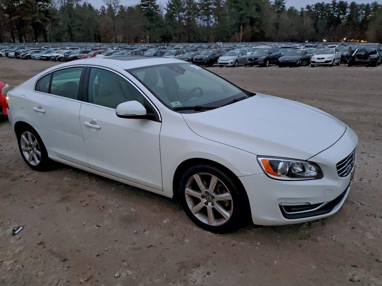 2016 Volvo S60 Premier - Фото 4