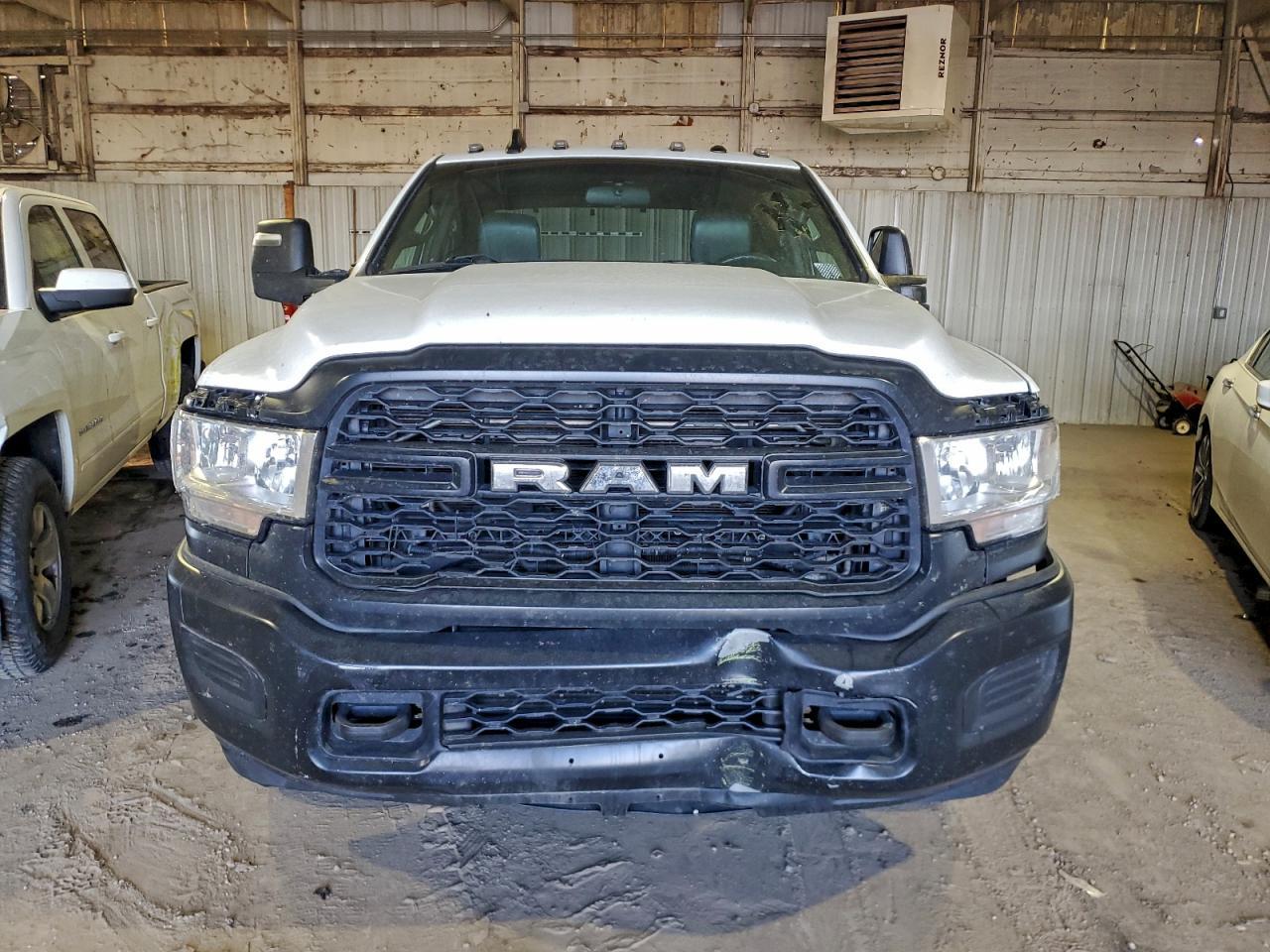 2023 Ram 3500 Tradesman 4Wd 6.7L Tdsl 8'Box - Фото 5
