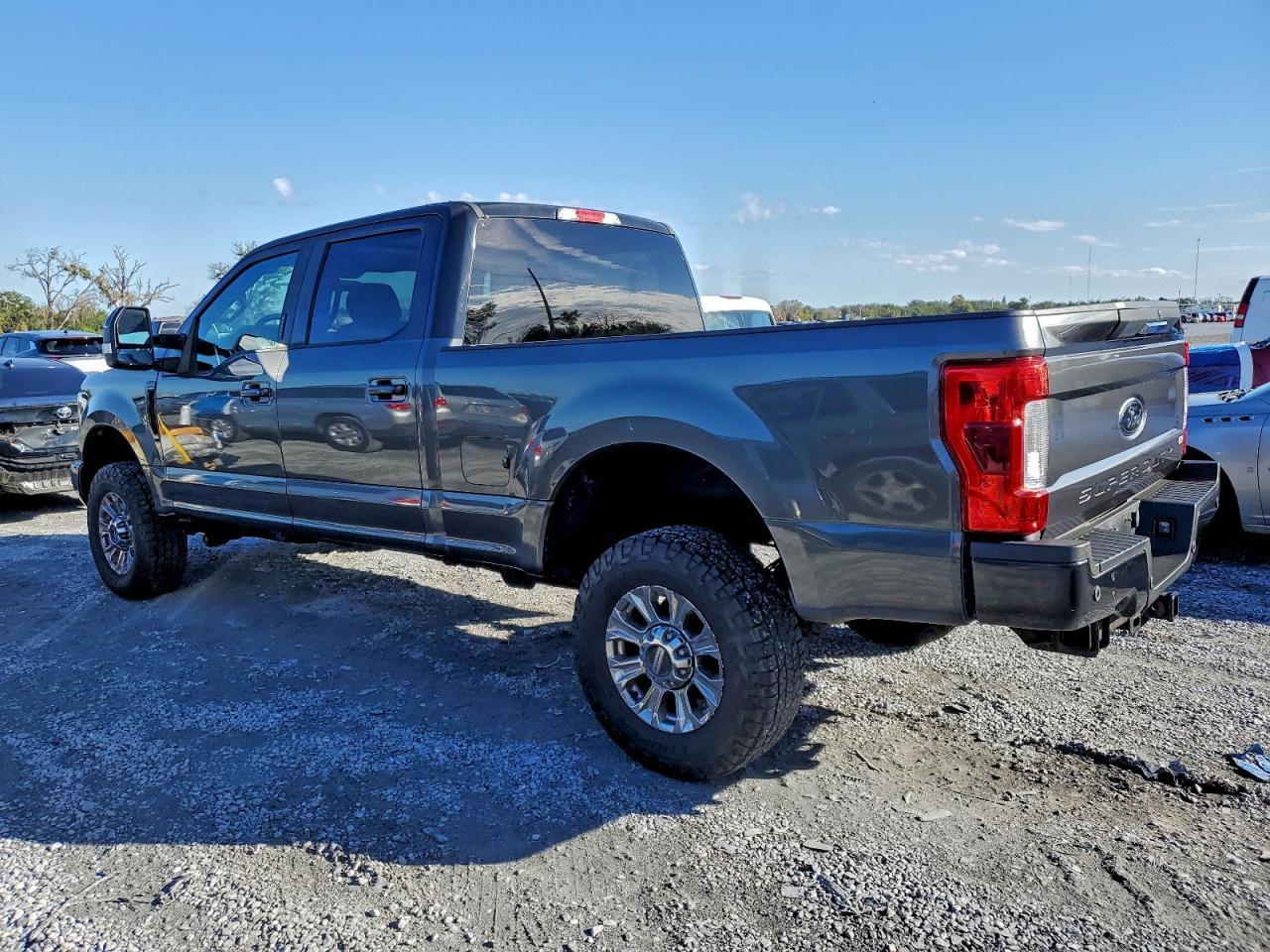 2019 Ford F250 Super Duty - Фото 2