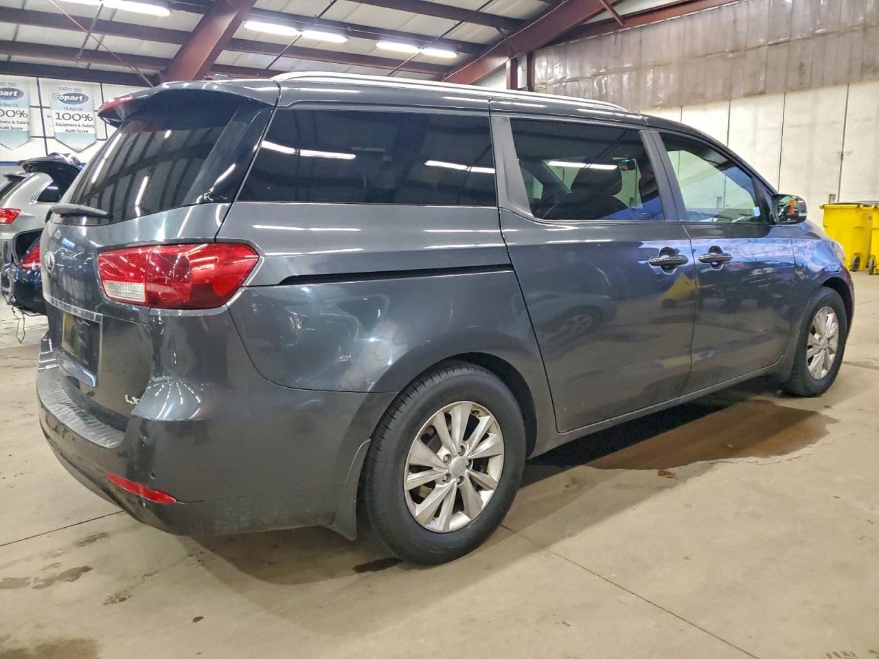 2016 Kia Sedona Lx - Фото 3