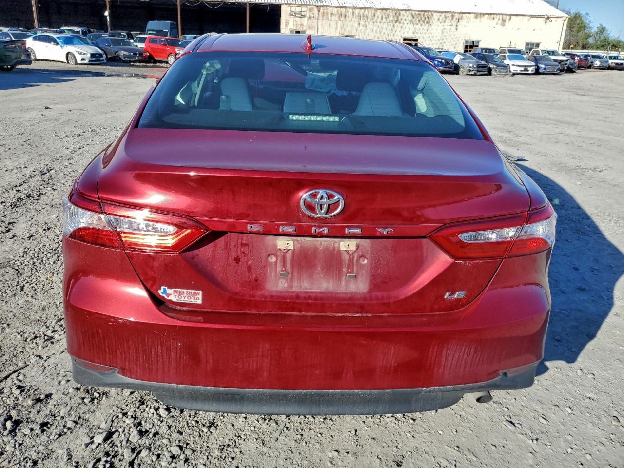 2020 Toyota Camry Le - Фото 6