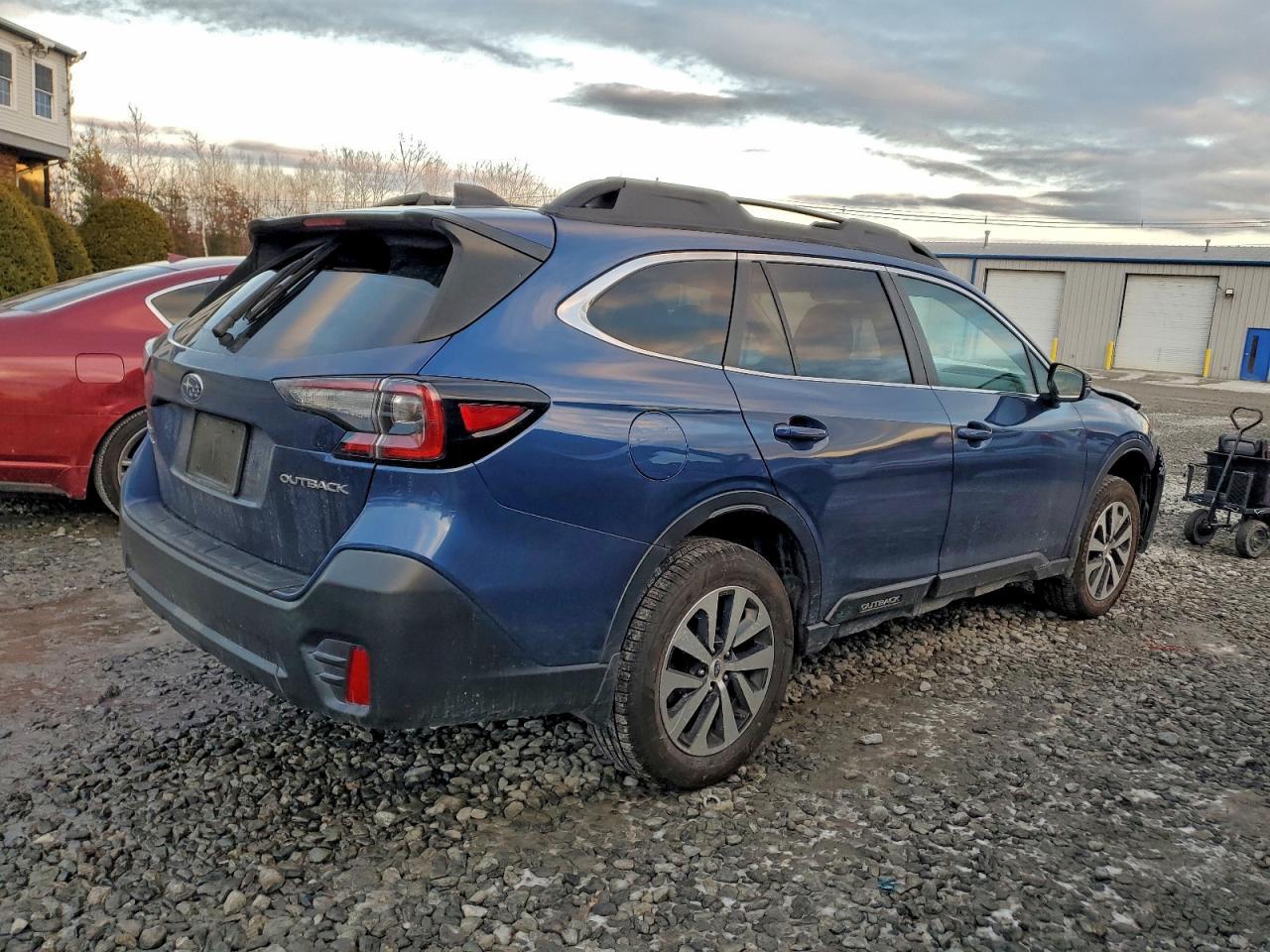 2021 Subaru Outback Premium - Image 3