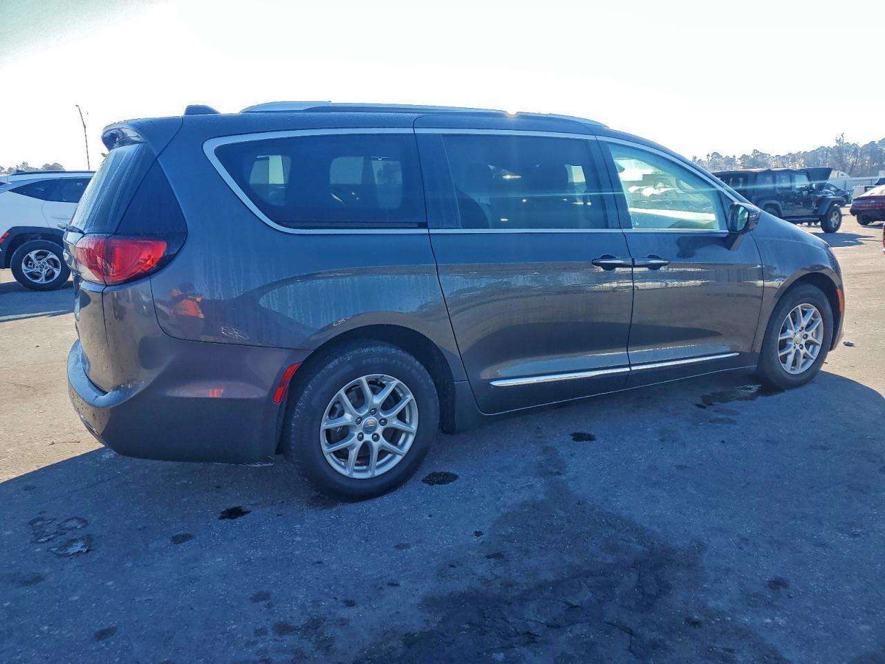 2020 Chrysler Pacifica Touring L - Фото 3