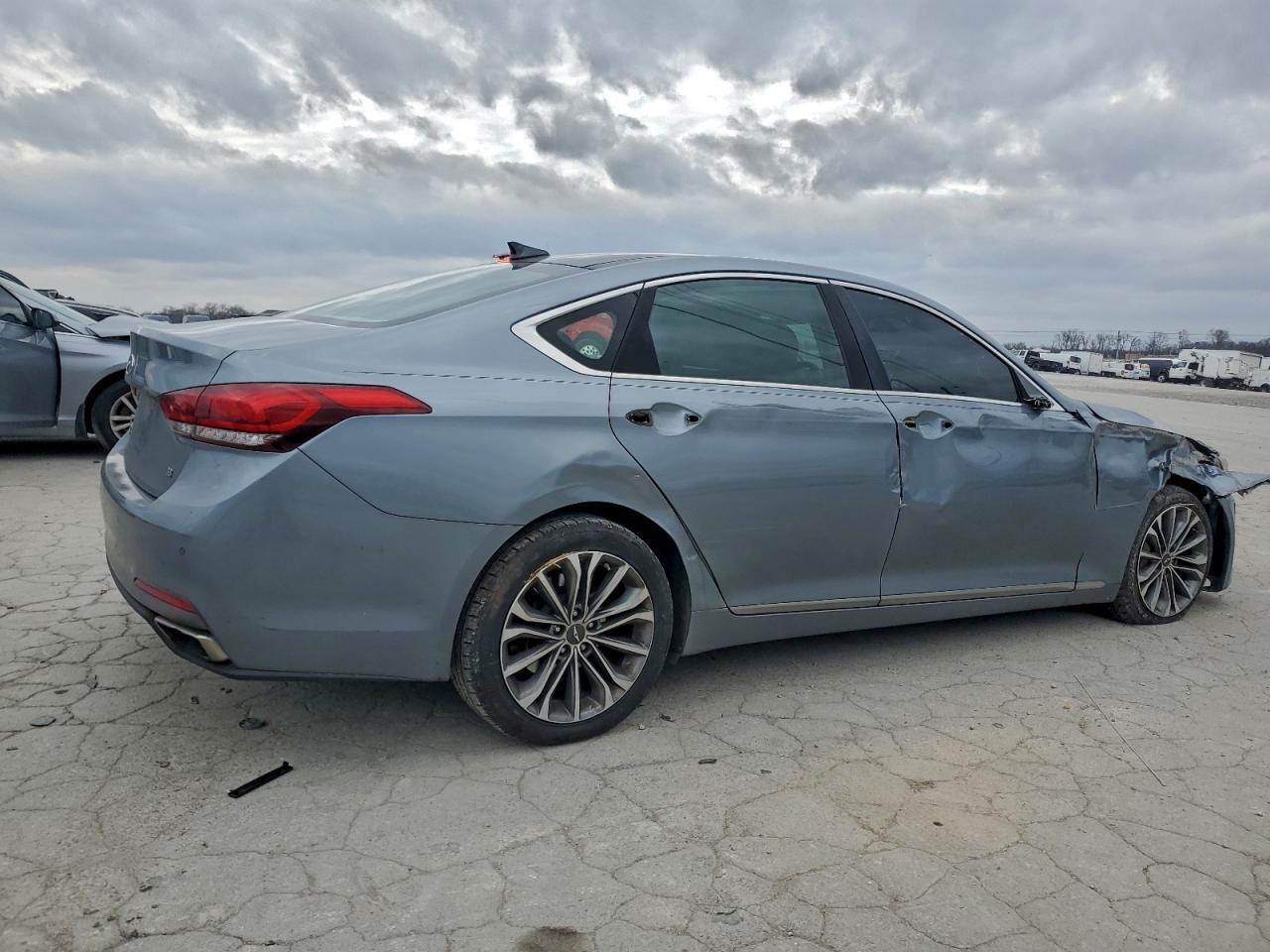 2015 Hyundai Genesis 3.8L - Фото 3