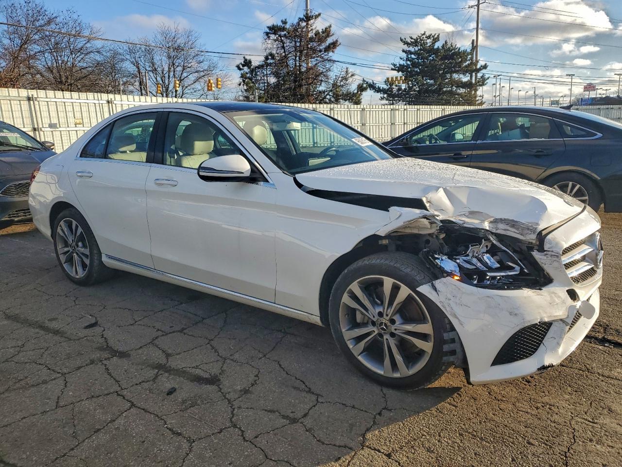 2019 Mercedes-Benz C 300 4Matic - Фото 4