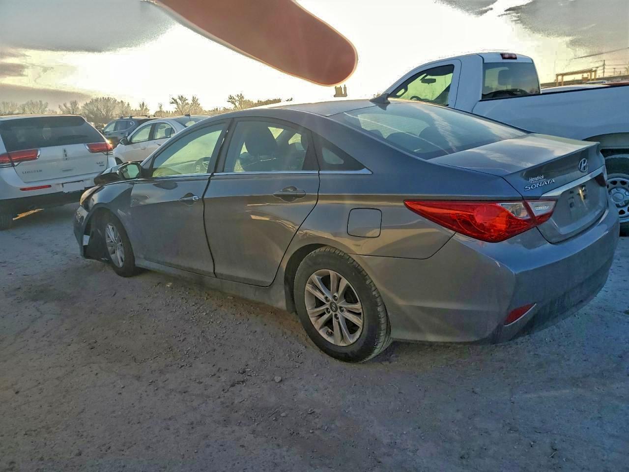 2014 Hyundai Sonata Gls - Image 2