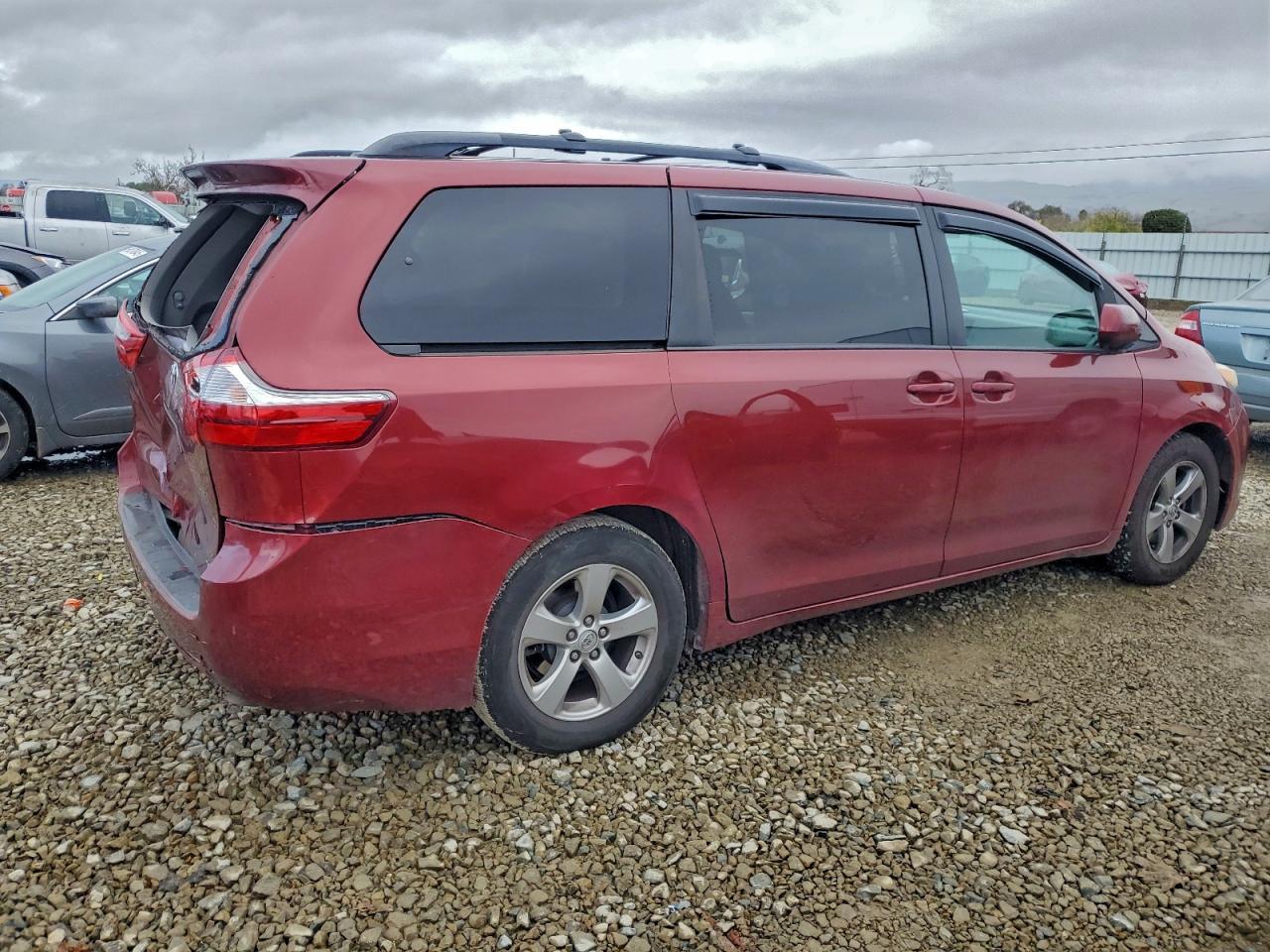 2017 Toyota Sienna Le - Фото 3