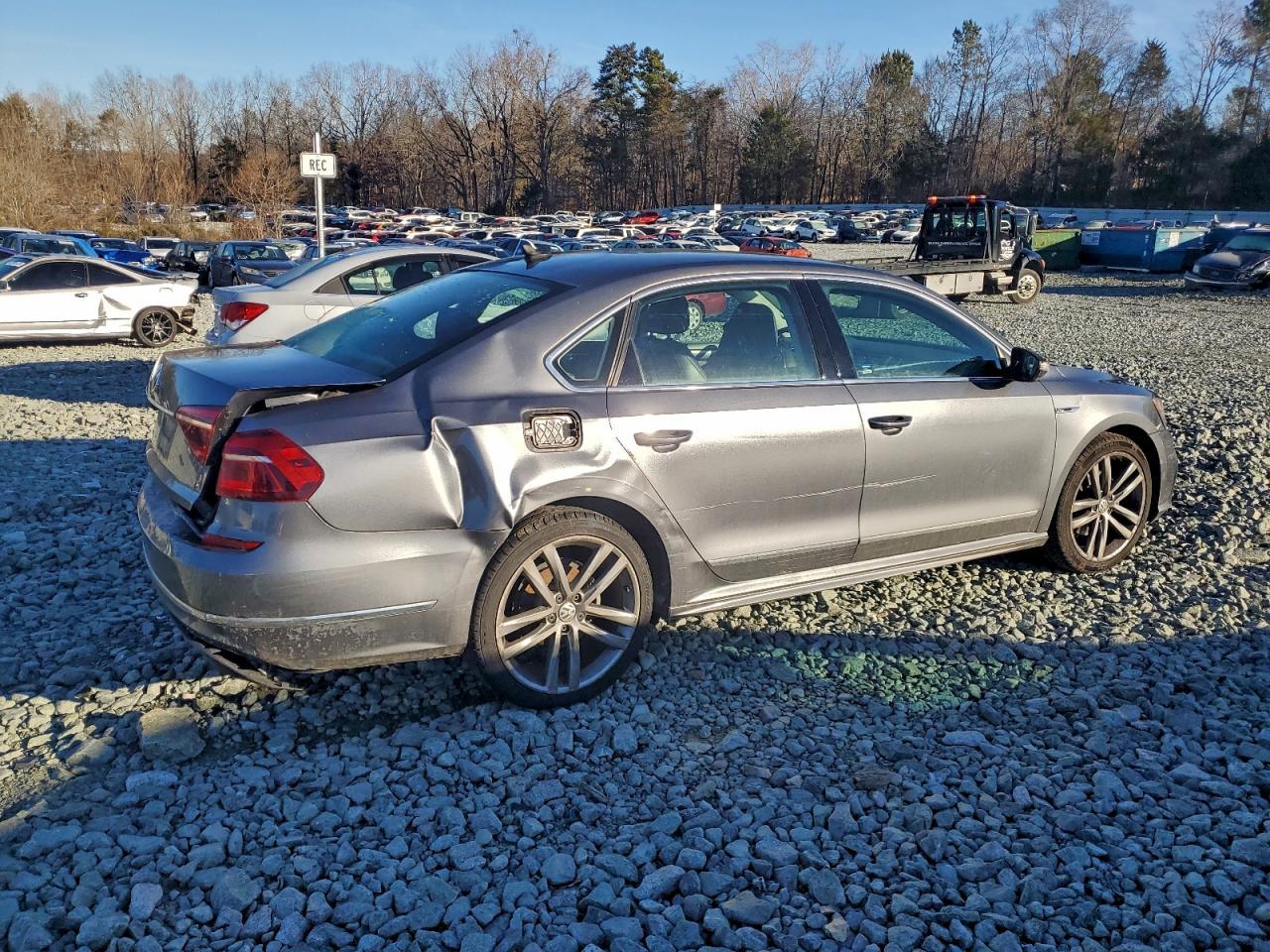 2017 Volkswagen Passat R-Line - Image 3