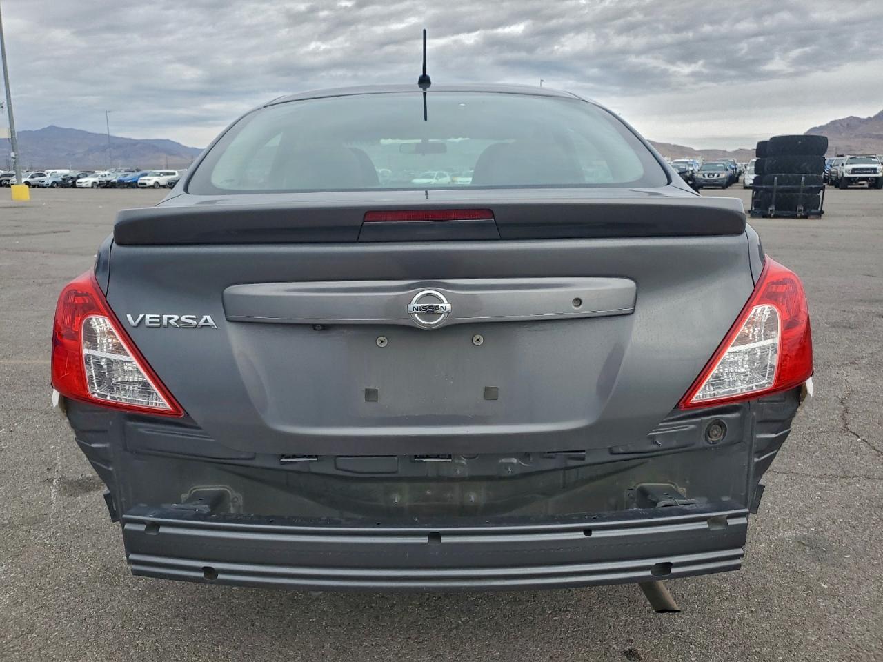 2018 Nissan Versa S - Фото 6