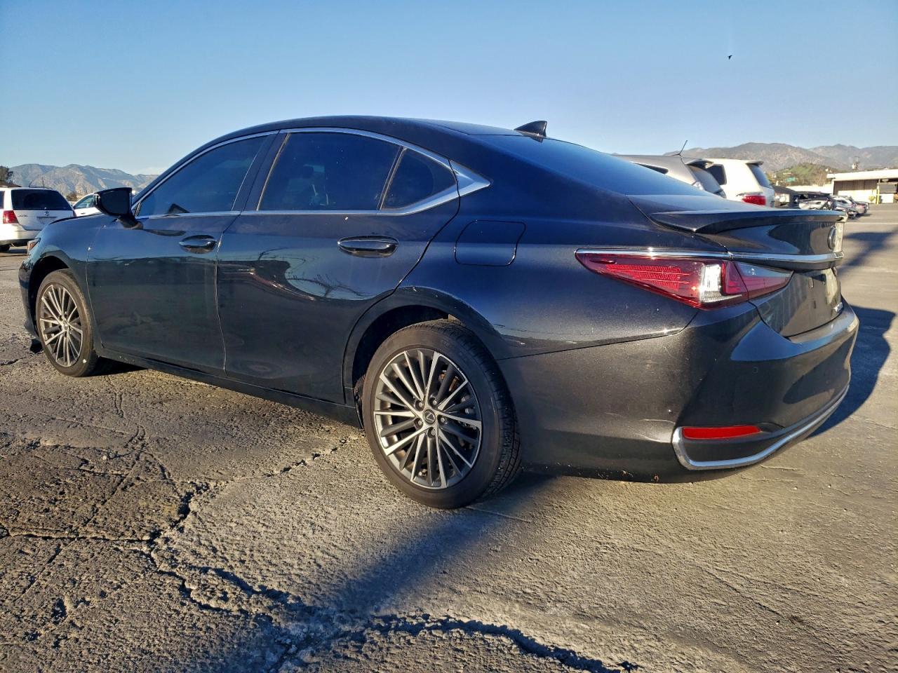 2024 Lexus Es300H - Image 2