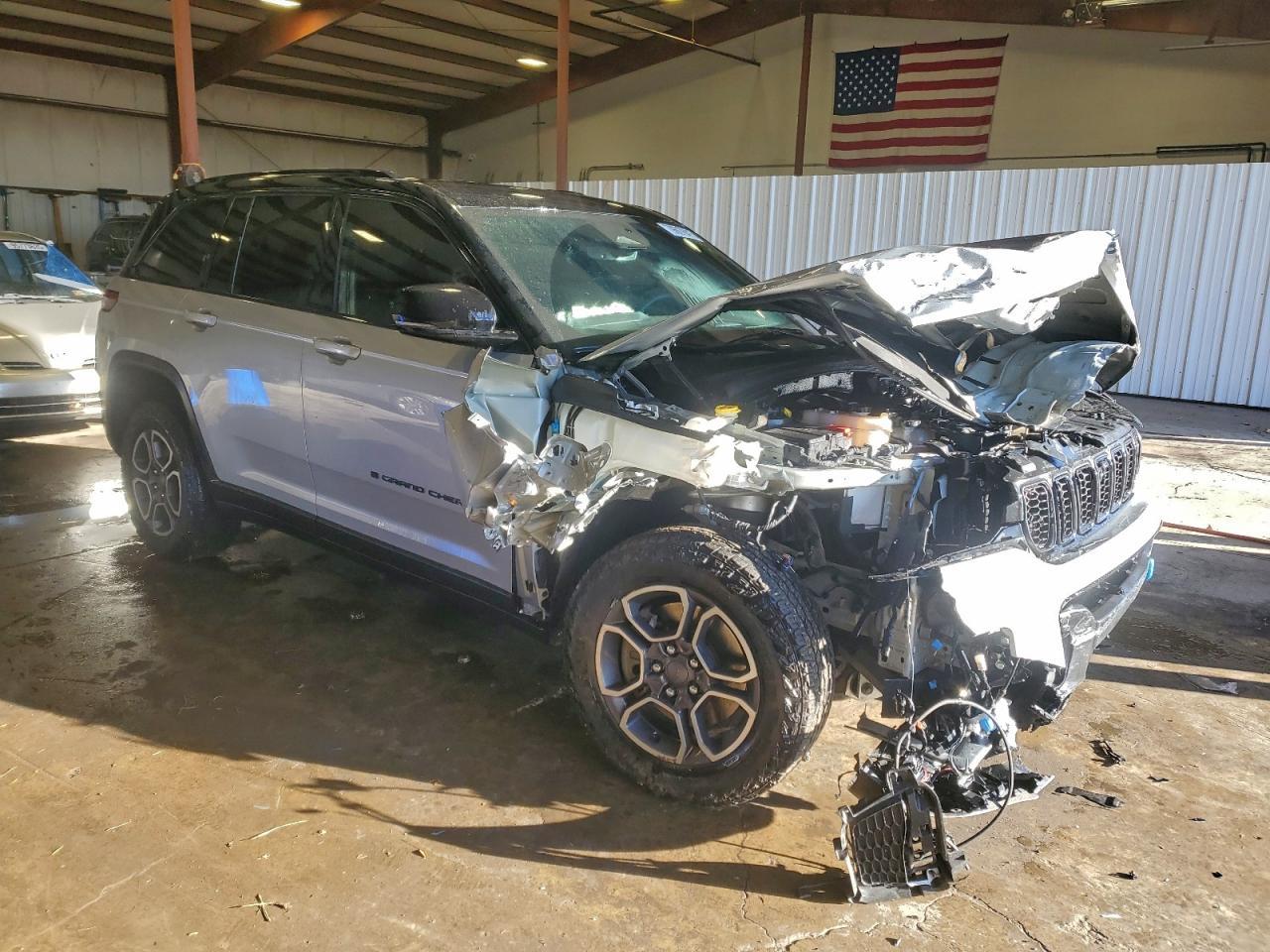 2022 Jeep Grand Cherokee Trailhawk 4Xe - Image 4