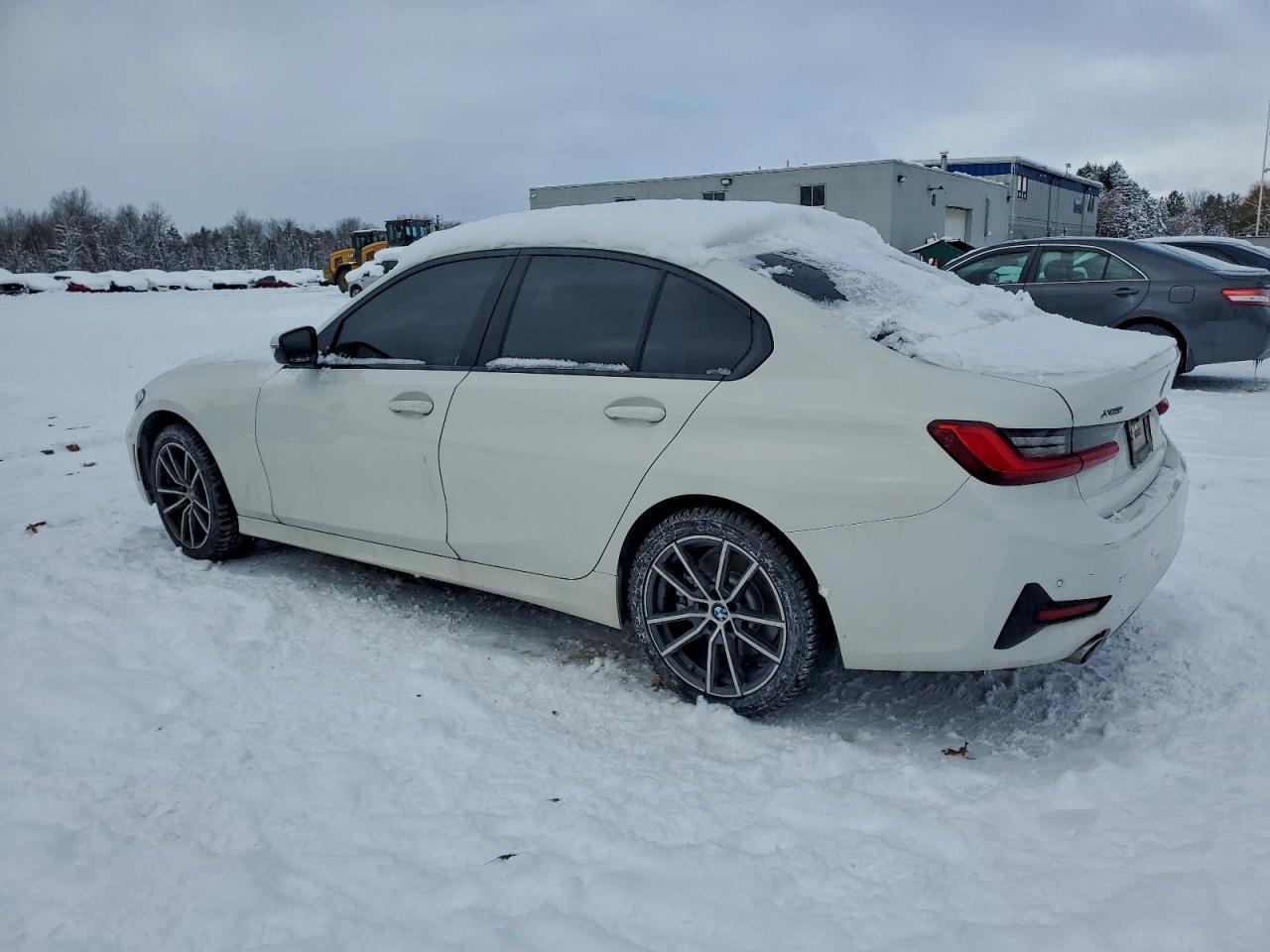 2020 BMW 330Xi - Фото 2