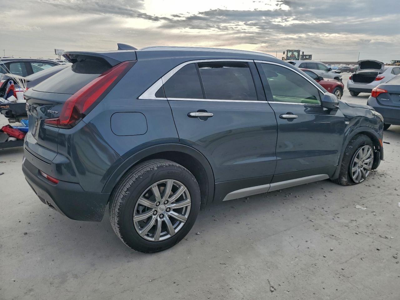 2020 Cadillac Xt4 Premium Luxury - Image 3