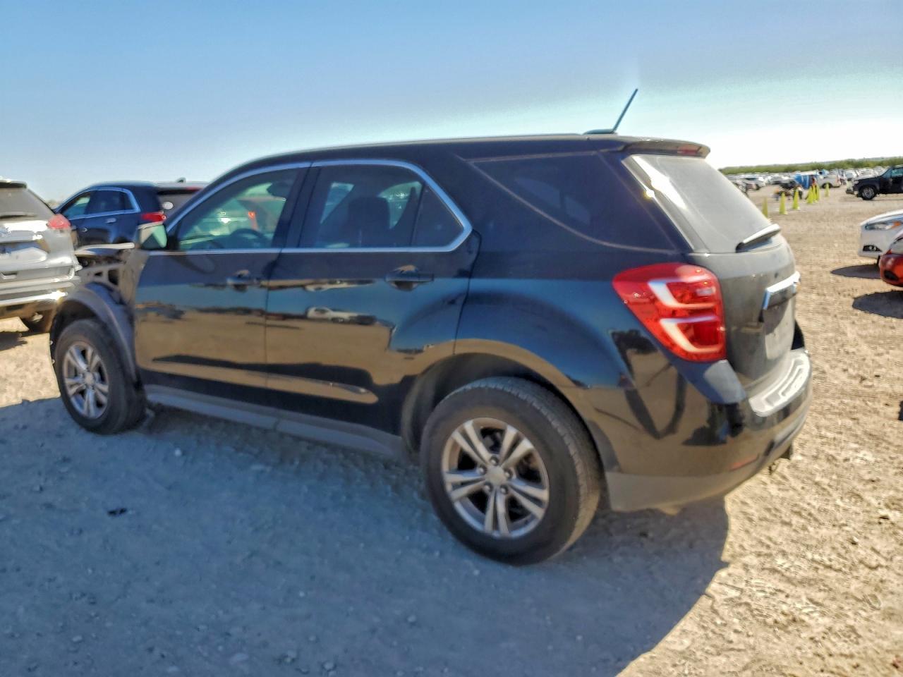 2016 Chevrolet Equinox Ls - Фото 2