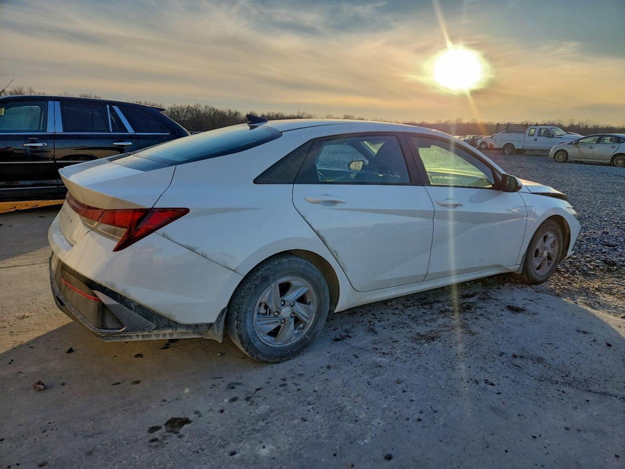 2024 Hyundai Elantra Se - Image 3